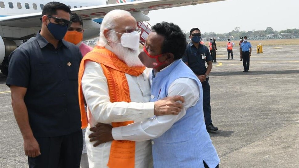 West Bengal Assembly Elections Padma Awardee Karimul Haq Hug Pm