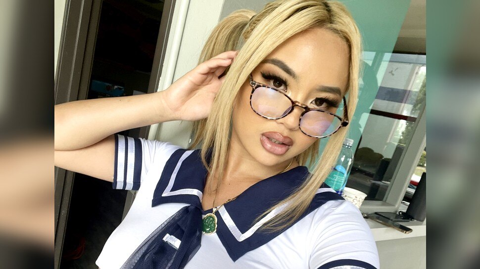Model Kazumi Squirts Make Physical Relationship With 50 Men In Party