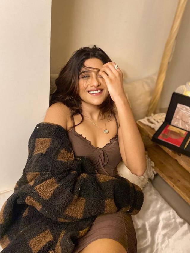 Bigg Boss Contestant Nimrit Kaur Ahluwalia Bold Looks