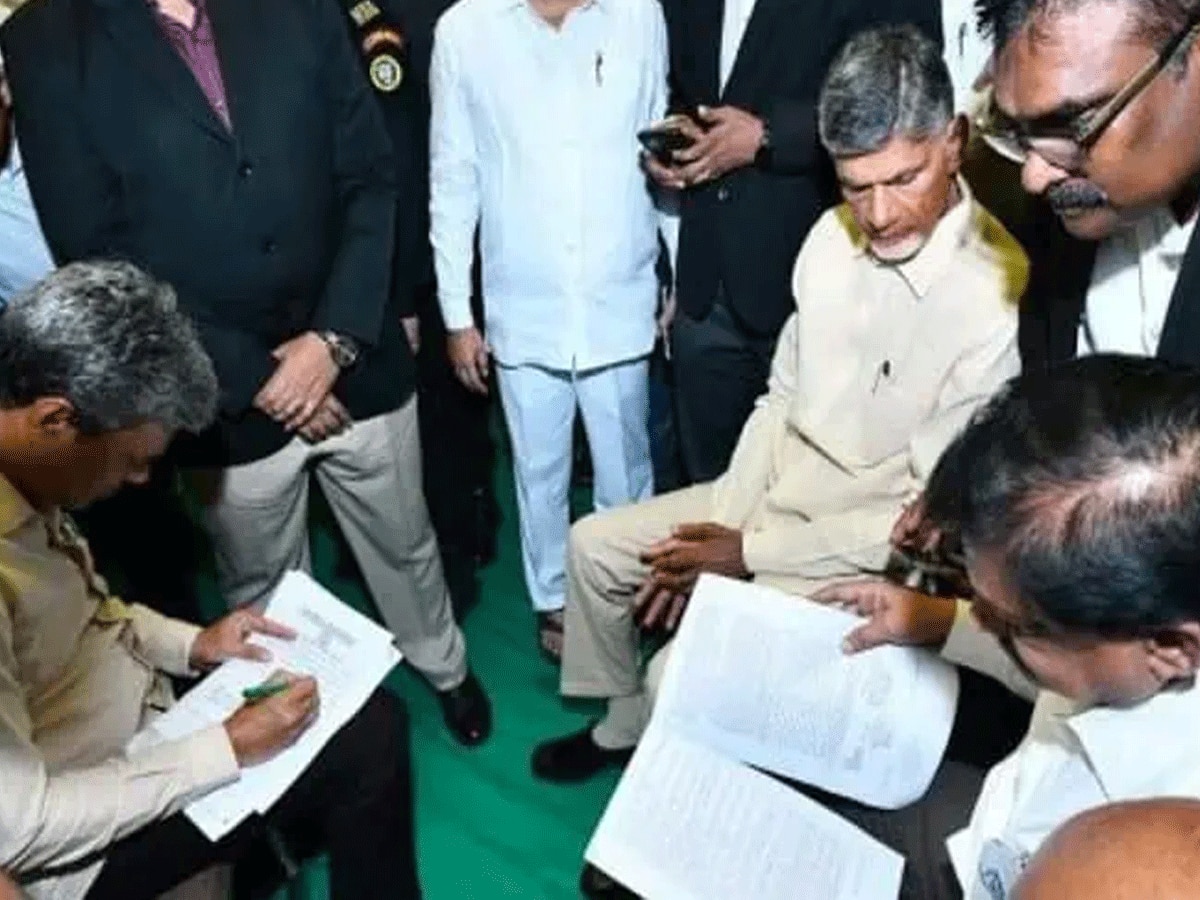 CID Is Interrogating Former CM Chandrababu Naidu For The Second Day