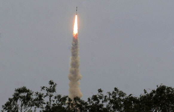 श्रीहरिकोटा से 9 सितंबर को पीएसएलवी-21 द्वारा एक फ्रांस और एक जापान के उपग्रह को लॉन्च किया गया। यह इसरो का 100वां अंतरिक्ष मिशन था।