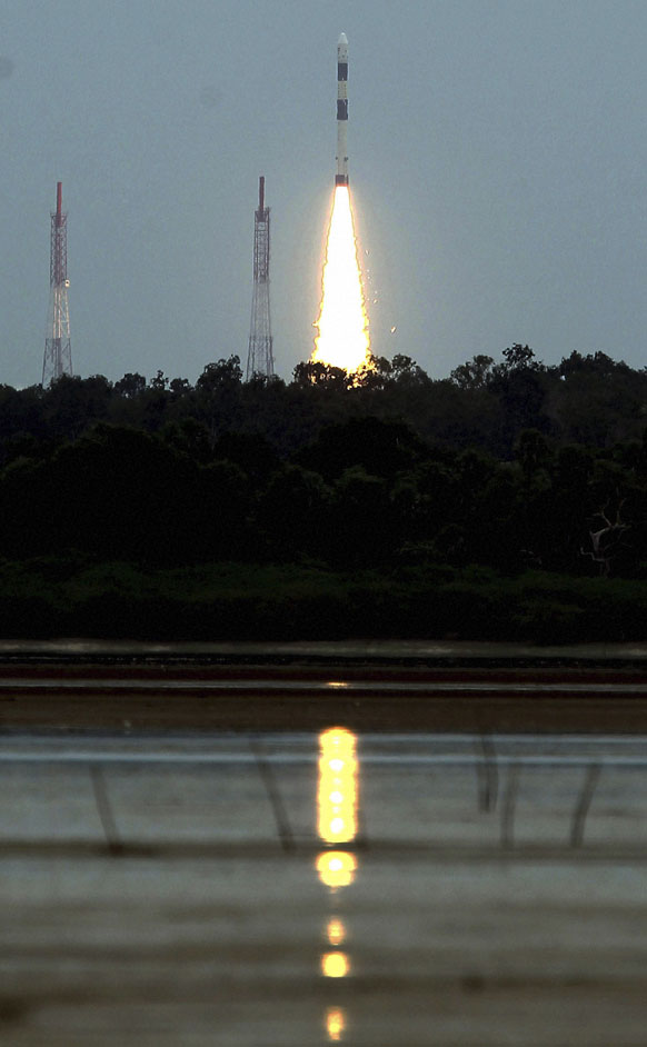 श्रीहरिकोटा से 9 सितंबर को पीएसएलवी-21 द्वारा एक फ्रांस और एक जापान के उपग्रह को लॉन्च किया गया। यह इसरो का 100वां अंतरिक्ष मिशन था।