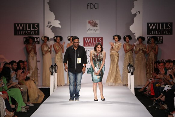 नई दिल्ली में विल्स लाइफस्टाइल इंडिया फैशन वीक स्प्रिंग समर 2013 के दौरान डिजाइनर पारस और शालिनी।