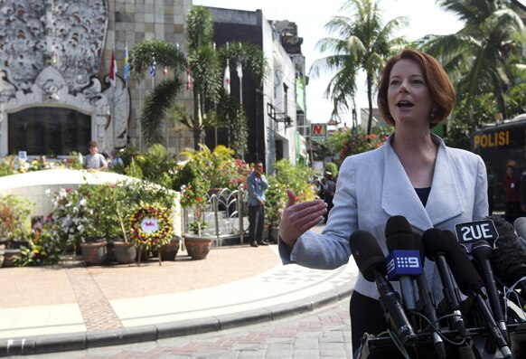 बाली में मीडिया में मुखातिब आस्ट्रेलिया की प्रधानमंत्री जूलिया गिलार्ड।