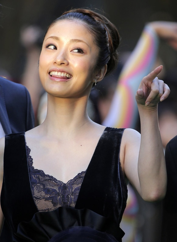 टोक्यो इंटरनेशनल फिल्म फेस्टिवल के ऑपनिंग सेरेमनी के दौरान जापानी अभिनेत्री आया यूटो।