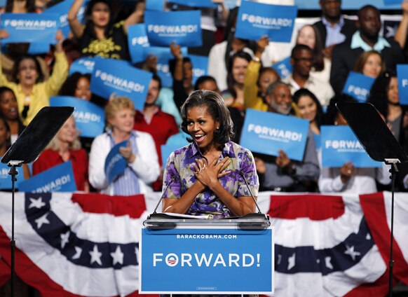 मियामी में बराक ओबामा के समर्थन में चुनाव प्रचार के दौरान अमेरिकी की प्रथम महिला मिशेल ओबामा।