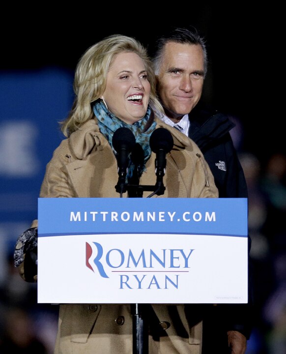 अमेरिकी राष्ट्रपति चुनाव: रिपब्लिकन उम्मीदवार मिट रोमनी अपनी पत्नी एनी के साथ चुनाव प्रचार के दौरान।