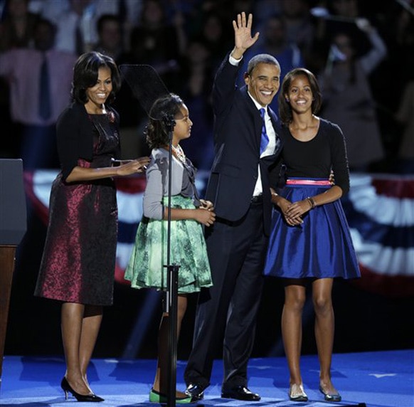 इस मौके पर ओबामा के साथ उनकी पत्नी मिशेल और दोनों बेटियां मलिया और साशा भी मौजूद थी।