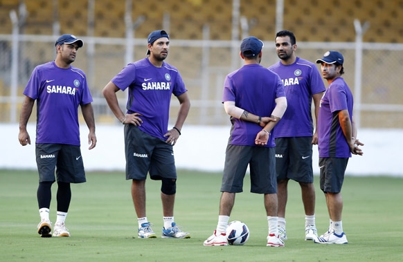 अभ्यास के दौरान टीम इंडिया के खिलाड़ी।