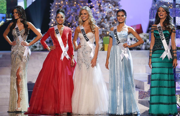 मिस यूनिवर्स 2012 के अंतिम पांच प्रतिभागी।