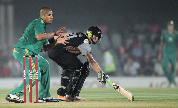 टी-20 मैच में दक्षिण अफ्रीका के खिलाफ रन बनाते न्यूजीलैंड के बल्लेबाज मार्टिन गुप्टिल।