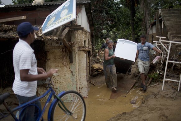 ब्राजील में बाढ़ से तबाही के बाद का दृश्य।