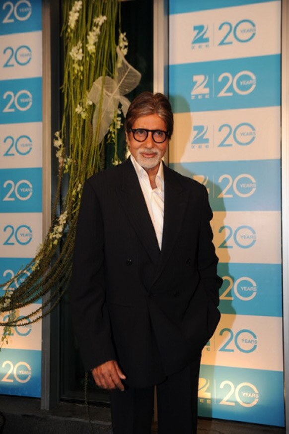 ज़ी टीवी के 20 साल के शानदार समारोह में अमिताभ बच्चन।