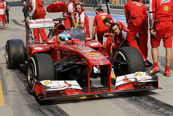 चाइनज फॉर्मूला वन रेस के अभ्यास सत्र के दौरान फेरारी ड्राइवर फर्नांडो अलोन्सो।