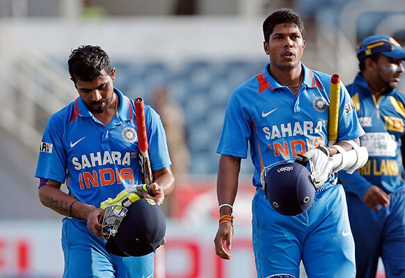 एक दिवसीय त्रिकोणीय सीरीज के तीसरे मुकाबले में विश्वविजेता भारत को श्रीलंका ने 161 रनों से हरा दिया।