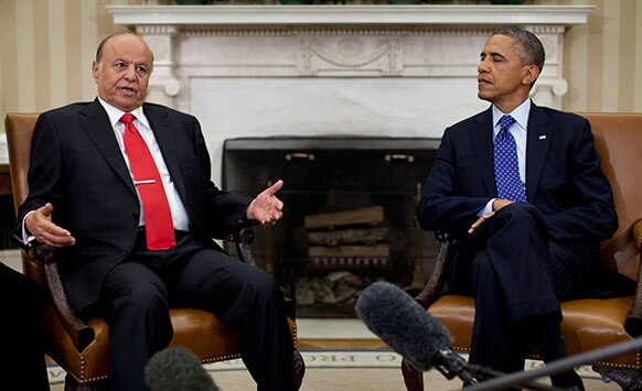 वाशिंगटन हाउस में अमेरिकी राष्ट्रपति बराक ओबामा और यमन के राष्ट्रपति आब्दो राब्बी मंसूर वार्तालाप करते हुए।