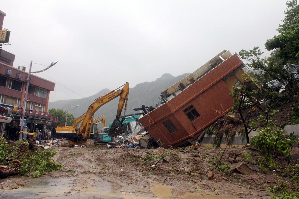 ताइवान में बाढ़ से मची तबाही का एक दृश्य।