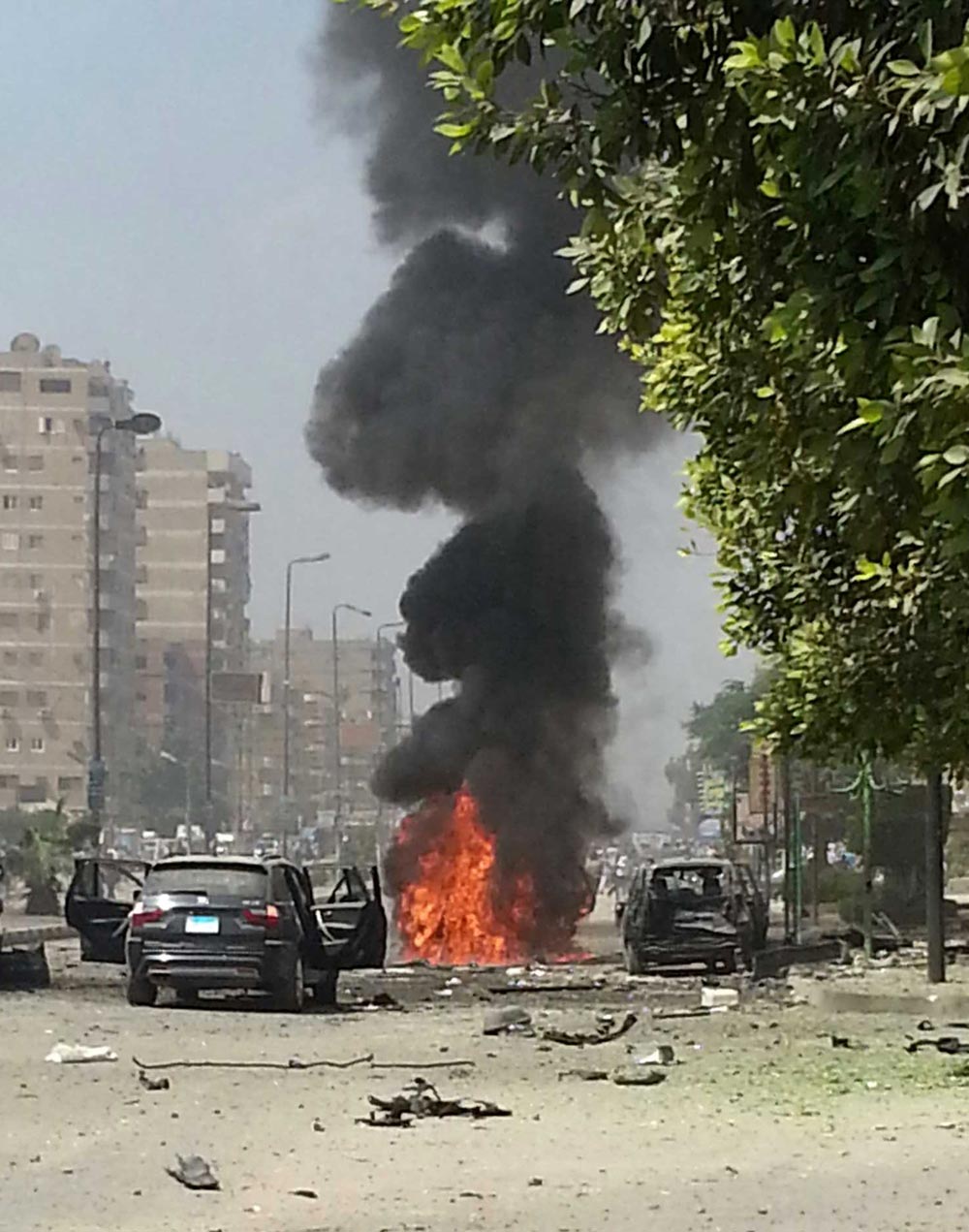 मिस्र के नसर शहर में मिस्र के अंतरिम मंत्री मोहम्‍मद इब्राहिम के काफिल पर निशाना साधकर बम विस्‍फोट किया गया।