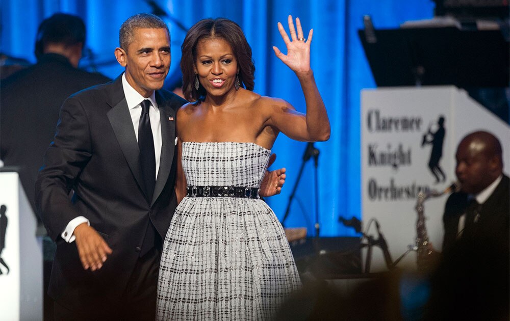 वाशिंगटन में एक समारोह के दौरान अमेरिकी राष्ट्रपति बराक ओबामा और उनकी पत्नी मिशेल ओबामा।