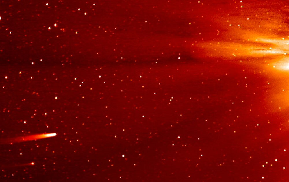 नासा के इस वीडियो में एक पुच्छल तारा सूरज की तरफ बढ़ रहा है।