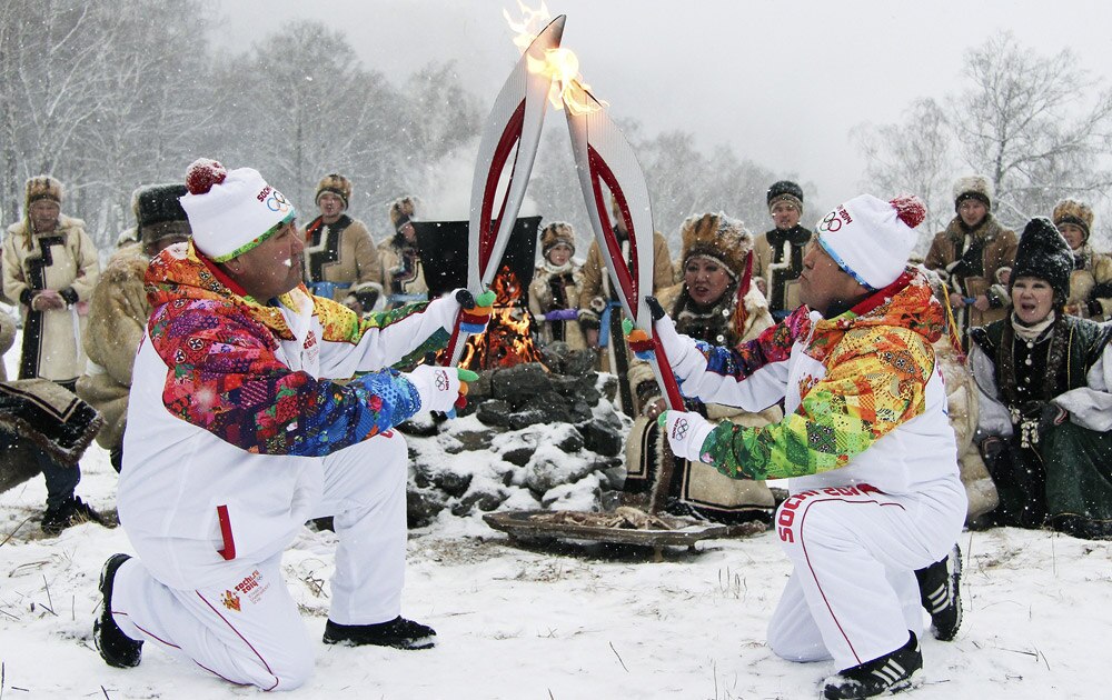 ओलंपिक टॉर्च, यह तस्वीर Olympictorch2014.com से ली गई है।