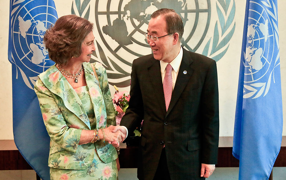 स्पेन की क्वीन सोफिया संयुक्त राष्ट्र महासचिव बान की मून के साथ।