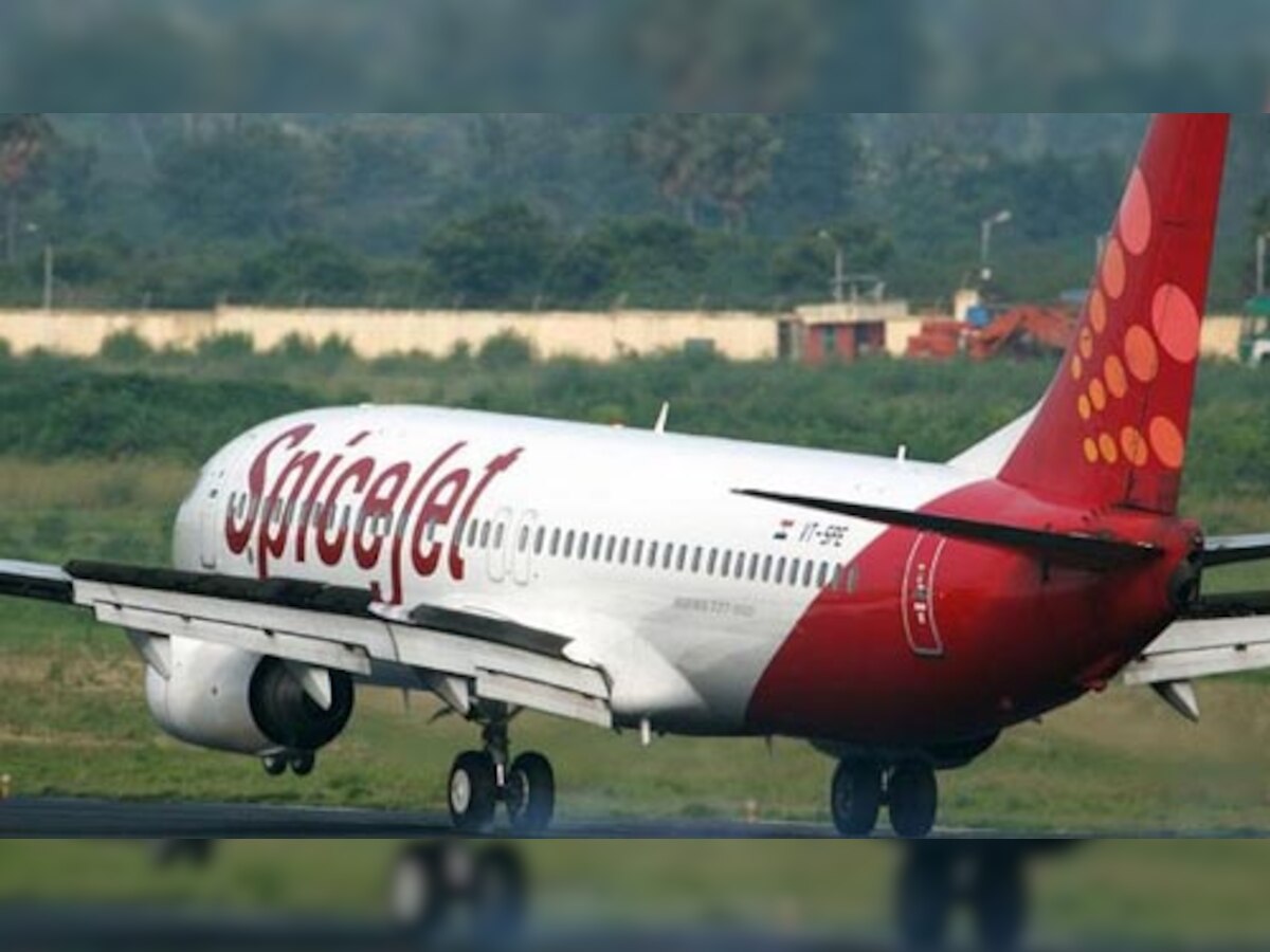 उड़ान में देरी: 172 यात्रियों को किराया लौटाएगा स्पाइसजेट, डीजीसीए का आदेश
