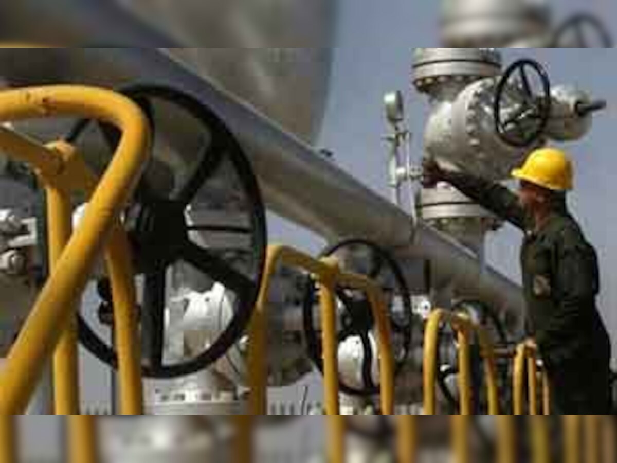 विदेशी मुद्रा अर्जित करने के लिए पेट्रोलियम रिफायनिंग क्षमता बढ़ाएगा भारत