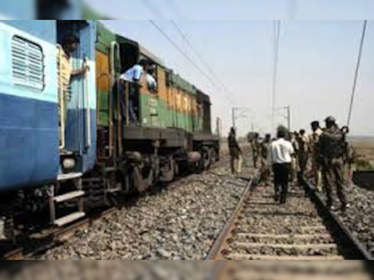 बिहार में ट्रेन की चपेट में आया आटोरिक्शा, 20 की मौत