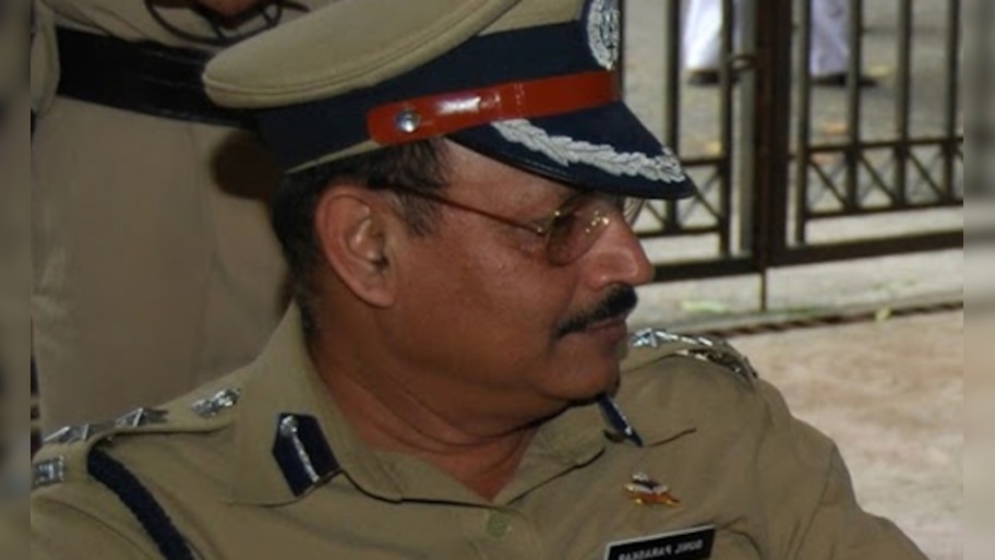 Model rape case : Police officer Sunil Paraskar suspension recomended ...