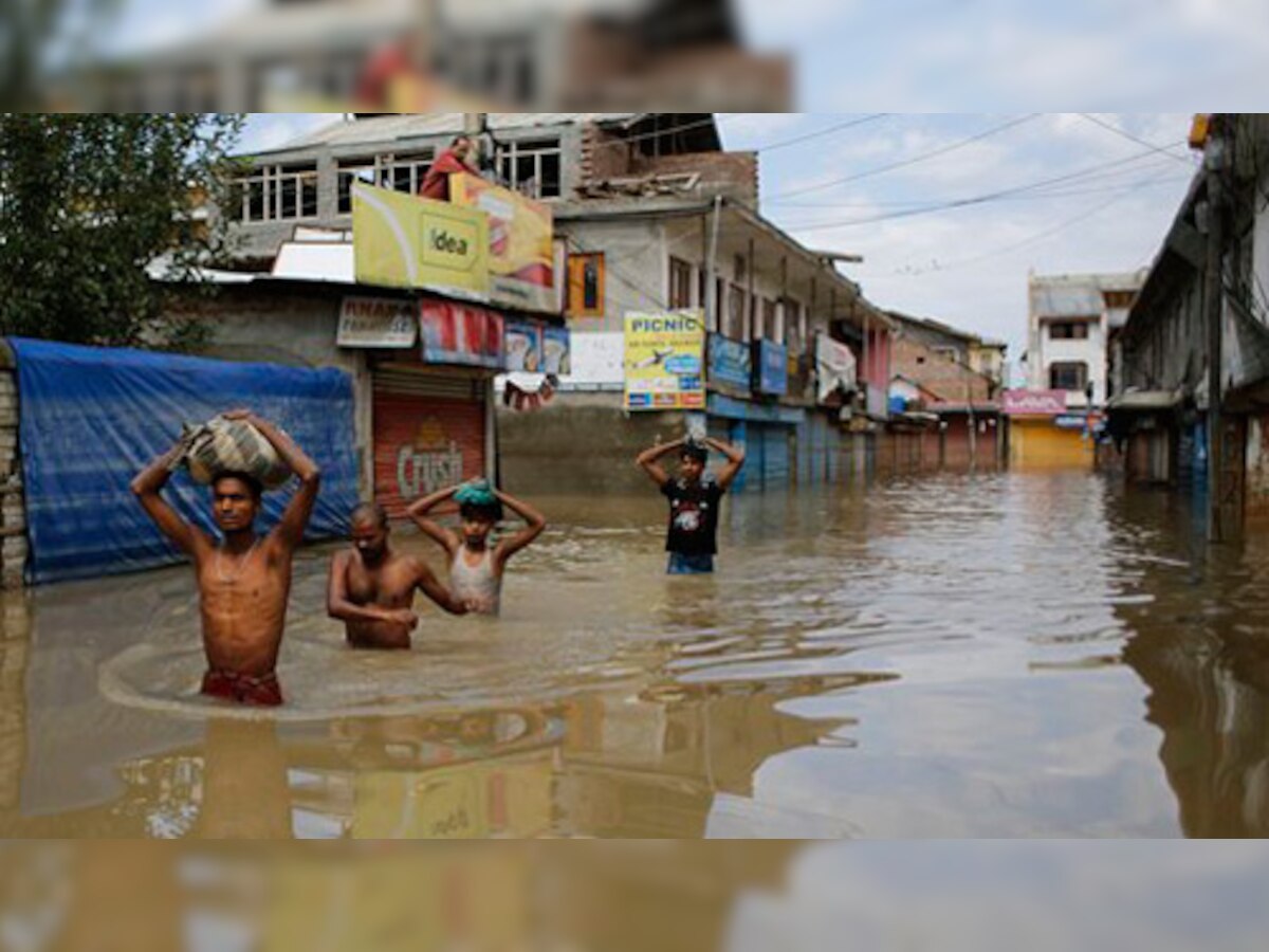 जम्मू-कश्मीर बाढ़: 2.26 लाख से ज्यादा लोग बचाए गए, महामारी फैलने का खतरा