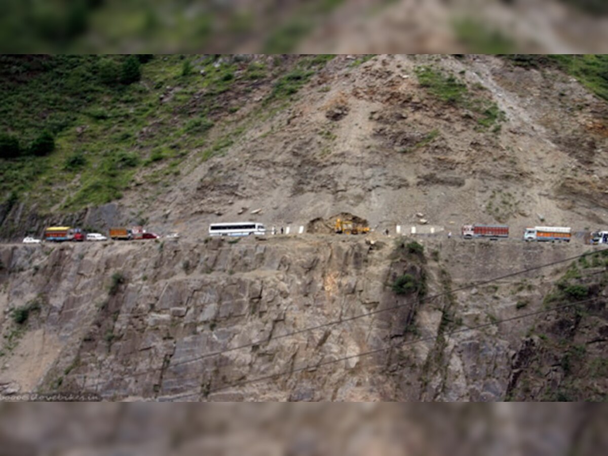 कश्मीर घाटी जाने वाले तीन राष्ट्रीय राजमार्ग खोले गए