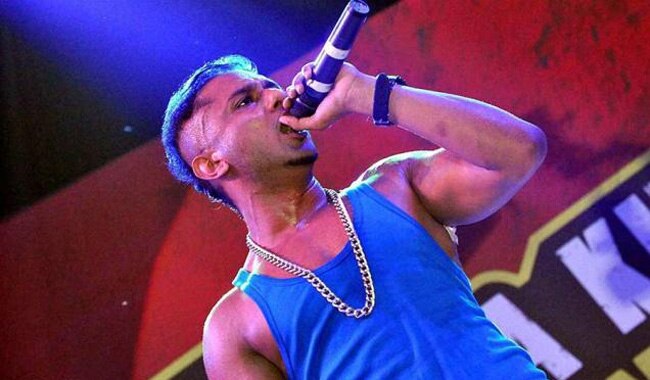 चोटिल हुए रैपर गायक हनी सिंह, शाहरुख के सालम द टूर में नहीं ले सकेंगे भाग