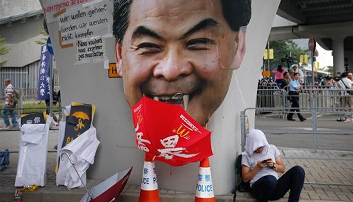  हांगकांग लोकतंत्र आंदोलन: अपने फैसले से पीछे नहीं हटेगी चीन सरकार