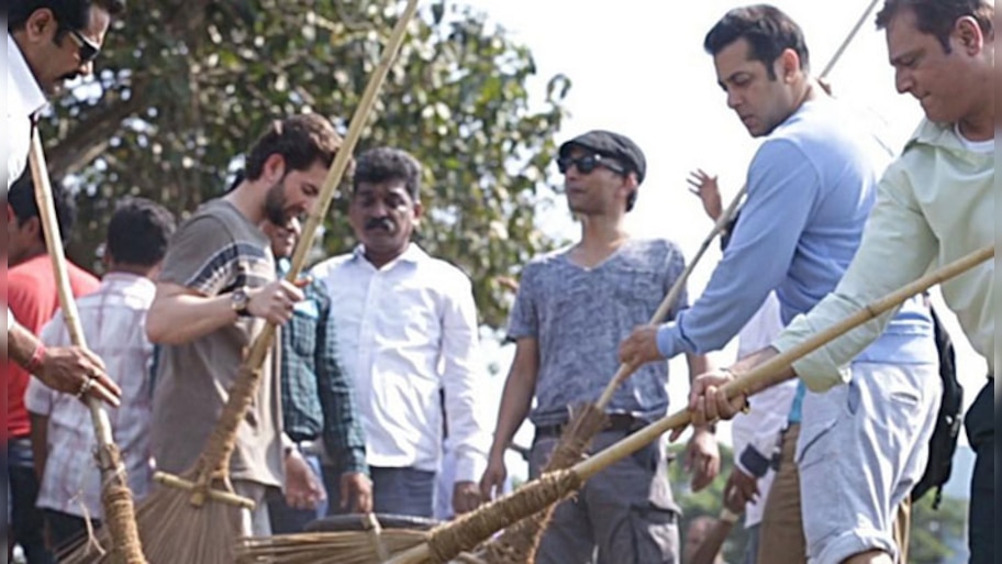 Salman Khan joins clean India mission, PM Narendra Modi appreciates his ...