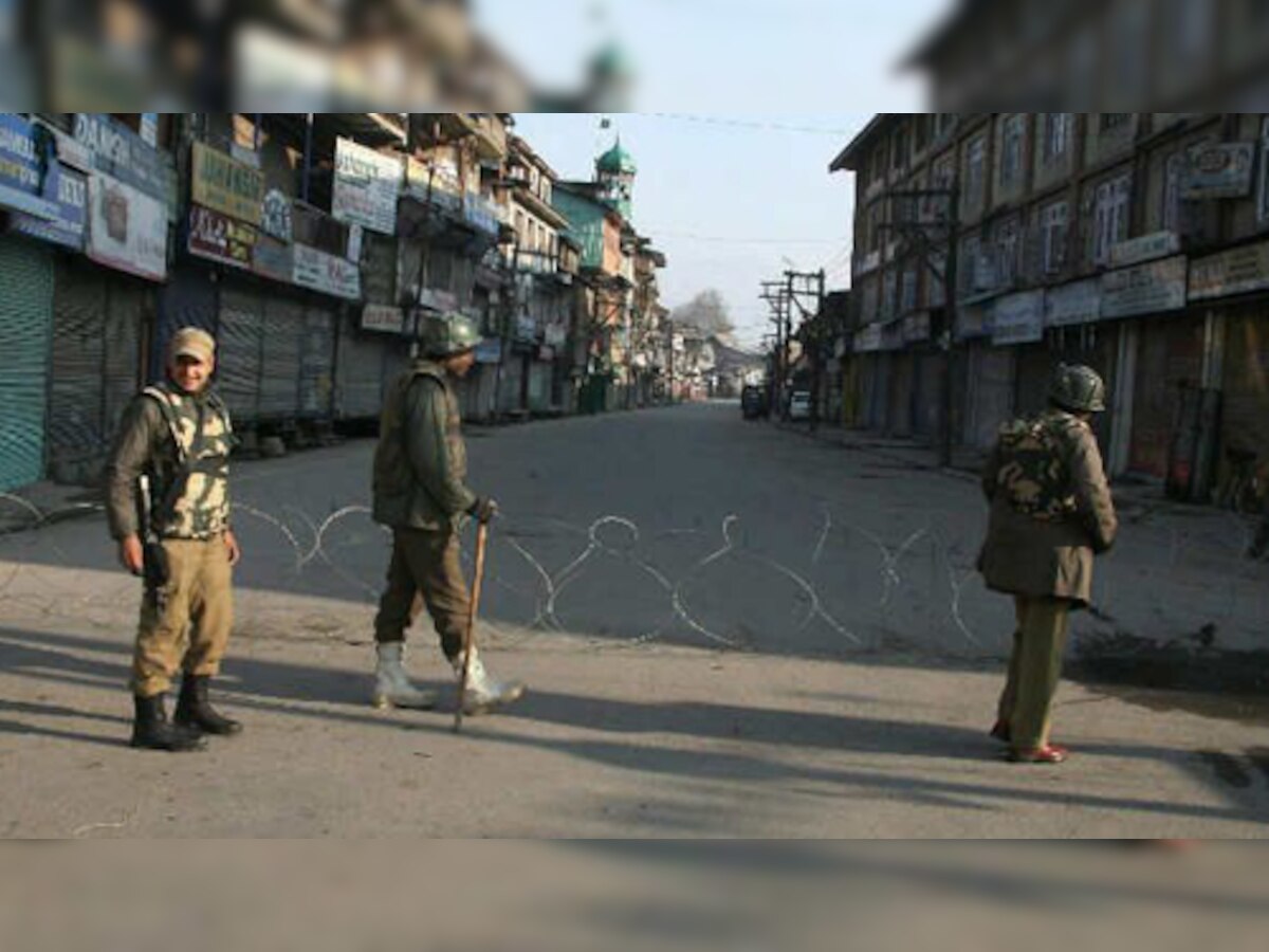 अलगाववादियों के हड़ताल के मद्देनजर श्रीनगर के कई हिस्सों में प्रतिबंध 