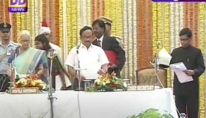 लक्ष्मीकांत पारसेकर बने गोवा के नए मुख्यमंत्री लक्ष्मीकांत पारसेकर बने गोवा के नए मुख्यमंत्री