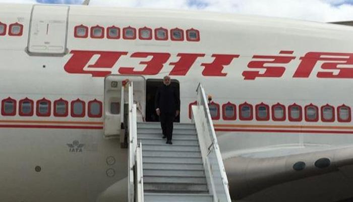 कैनबरा से मेलबर्न पहुंचे PM मोदी, MCG में टोनी एबोट करेंगे स्वागत समारोह की मेजबानी कैनबरा से मेलबर्न पहुंचे PM मोदी, MCG में टोनी एबोट करेंगे स्वागत समारोह की मेजबानी