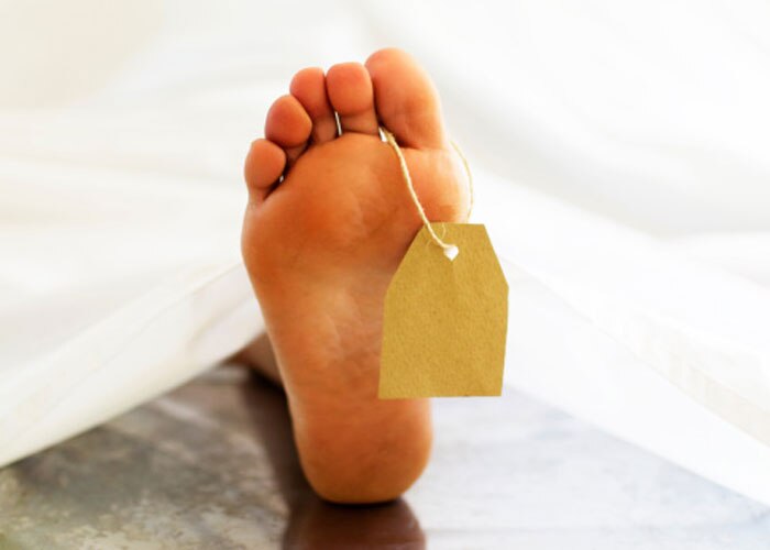 पेड़ पर लटका मिला शातिर अपराधी का शव पेड़ पर लटका मिला शातिर अपराधी का शव