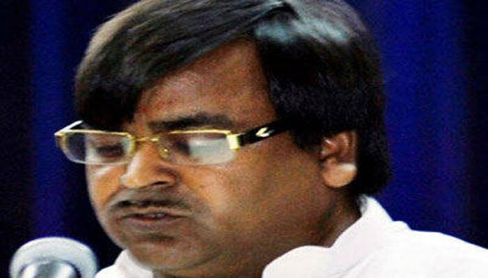 मुश्किल में यूपी के खनन मंत्री गायत्री प्रसाद प्रजापति मुश्किल में यूपी के खनन मंत्री गायत्री प्रसाद प्रजापति