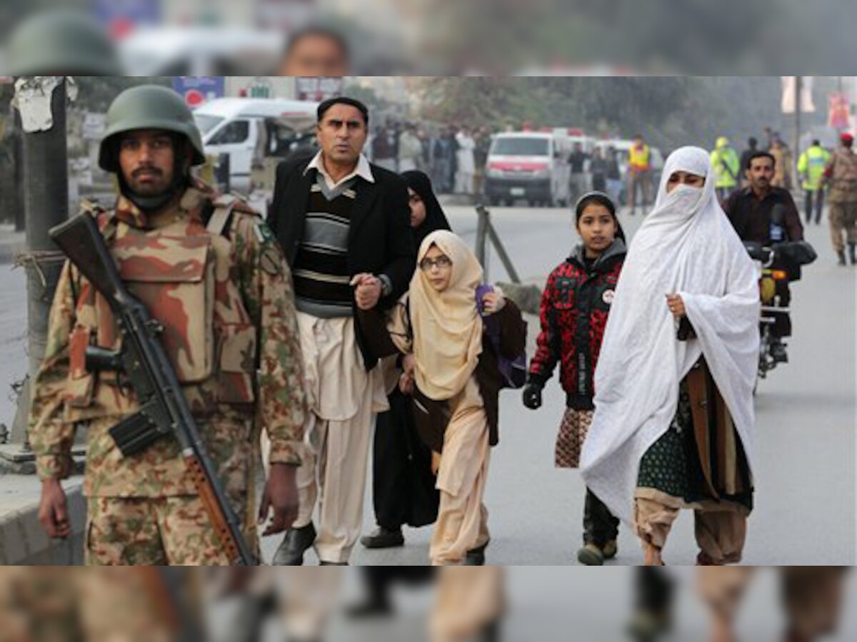 पेशावर स्कूल हमला LIVE : तालिबान ने किया नरसंहार, बच्चों सहित 160 की हत्या