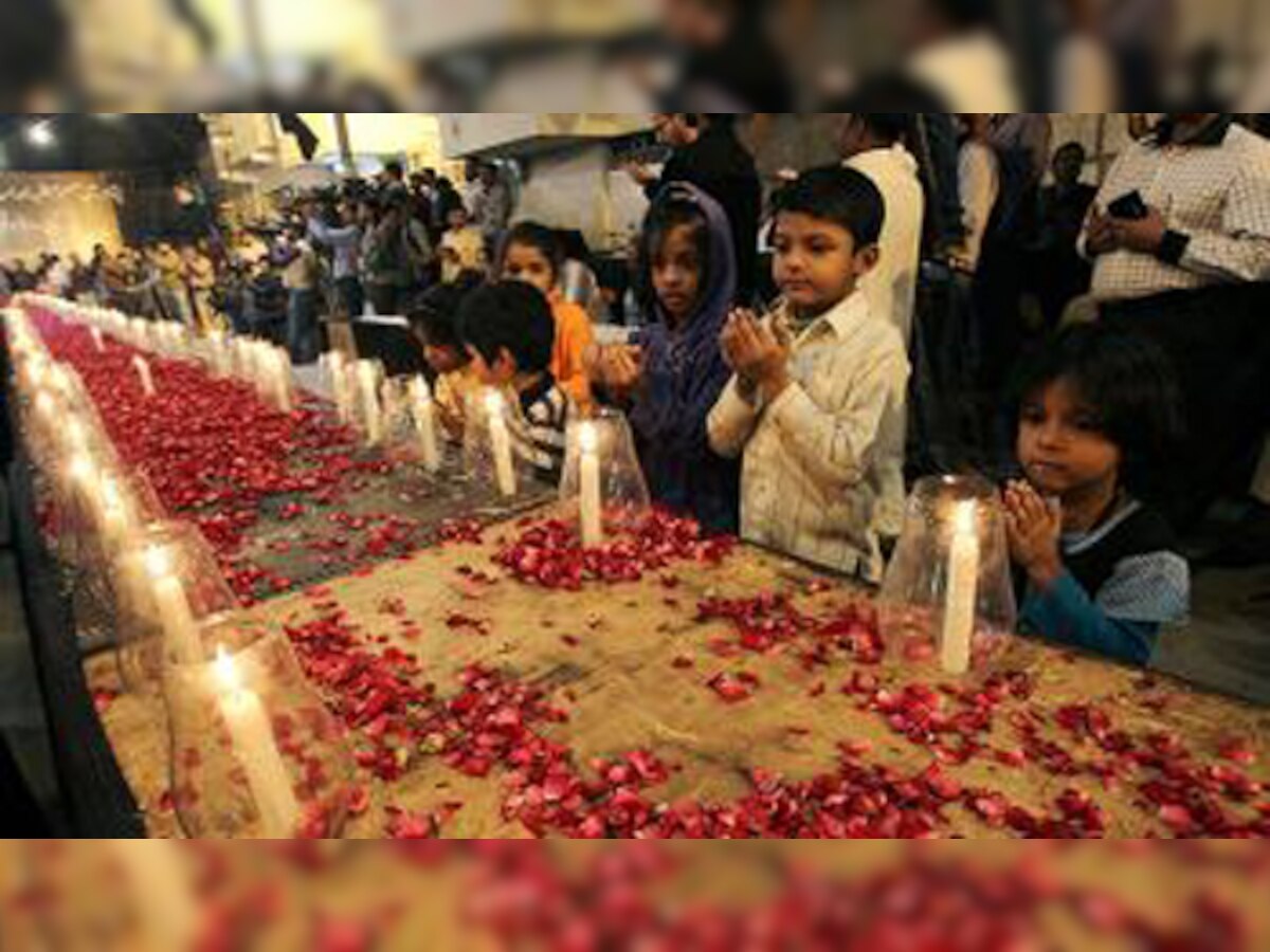 पेशावर स्कूल हमले की घटना के बाद गहरे शोक में डूबा पाकिस्तान