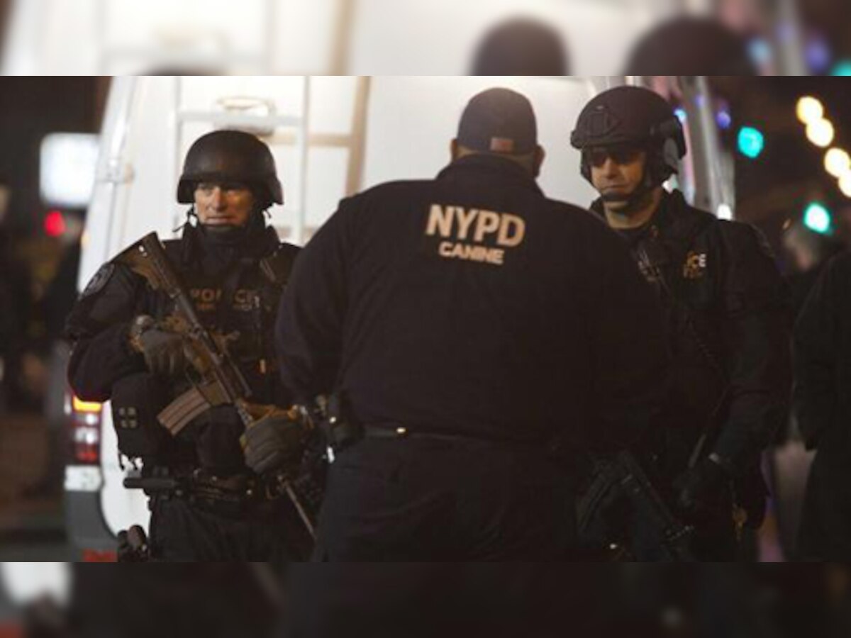 न्यूयॉर्क पुलिस के दो अफसरों की पुलिस कार में गोली मारकर हत्या