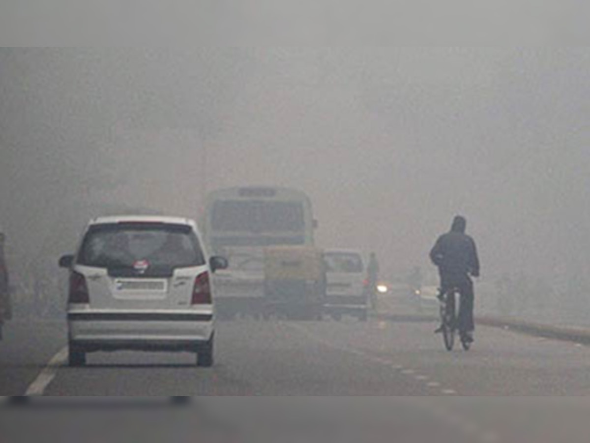 दिल्ली में सीजन की सबसे सर्द सुबह, पारा 4.2 डिग्री सेल्सियस तक लुढ़का