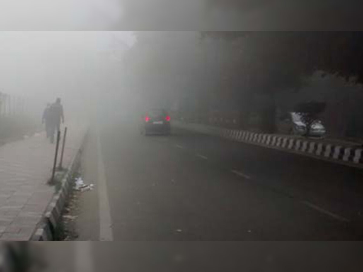 दिल्ली में घने कोहरे के कारण हवाई, ट्रेन सेवाएं प्रभावित, शीतलहर बरकरार