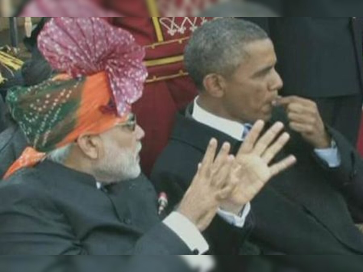 गणतंत्र दिवस परेड में च्यूइंगम खाते नजर आए बराक ओबामा