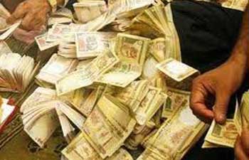 एटा स्टेशन पर CBI की कार्रवाई, पांच लाख के नकली नोट के साथ तीन हिरासत में एटा स्टेशन पर CBI की कार्रवाई, पांच लाख के नकली नोट के साथ तीन हिरासत में