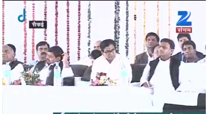 CM अखिलेश यादव ने सैफई में कई परियोजनाओं का शिलान्यास किया CM अखिलेश यादव ने सैफई में कई परियोजनाओं का शिलान्यास किया