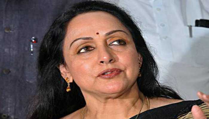 विवादित टिप्पणी पर बोलीं हेमा मालिनी 'माफी मांगें जेडीयू नेता शरद यादव' विवादित टिप्पणी पर बोलीं हेमा मालिनी 'माफी मांगें जेडीयू नेता शरद यादव'