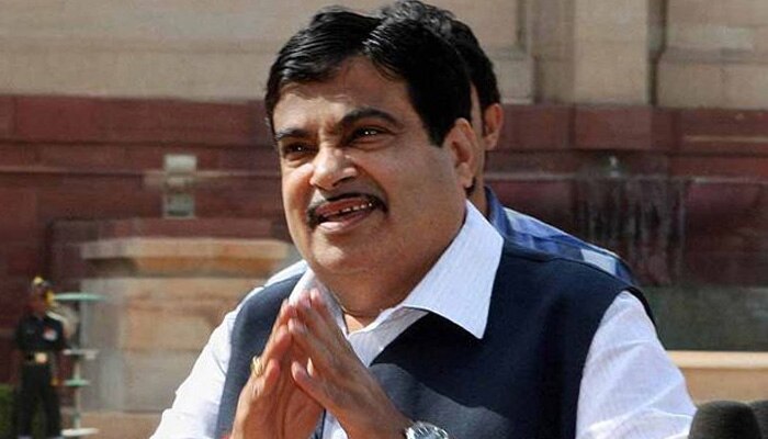 गडकरी ने सोनिया और अन्ना को लिखा पत्र, भूमि विधेयक पर खुली बहस के लिए दिया न्यौता गडकरी ने सोनिया और अन्ना को लिखा पत्र, भूमि विधेयक पर खुली बहस के लिए दिया न्यौता